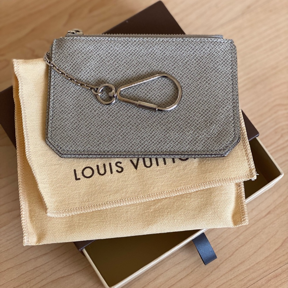 Louis Vuitton taiga leather key pouch/wallet